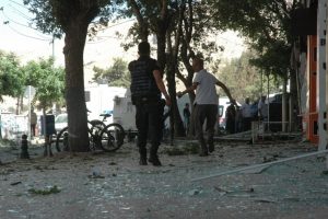 Van Valisi: 2'si polis 19 yaralı var