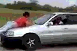 Bagajda 7 saat boyunca 'ihanet n&ouml;beti' tuttu, dayak yedi