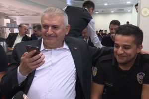 Başbakan Yıldırım polis memuru i&ccedil;in telefonda kız istedi