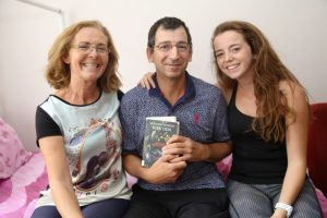 Bursa'da evlere kitap servisi engellilere hayat veriyor