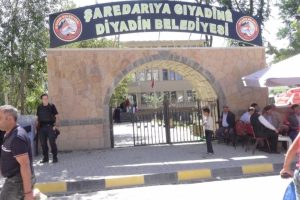 K&uuml;rt&ccedil;e tabela tekrar asılacak