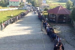 İmam cemaati bayramlaşmadan bırakmadı