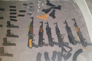 İşte &Ccedil;ukurca'da ele ge&ccedil;irilen silah ve ka&ccedil;ak malzemeler