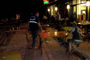 Yan bakma kavgasında kurşun yağdırdı