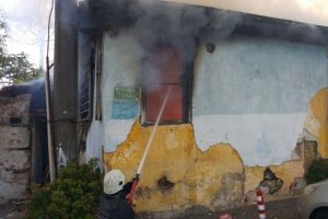 Bursa'da evleri yanan aile bayramda sokakta kaldı