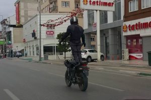 Bursa'da motor s&uuml;r&uuml;c&uuml;s&uuml;nden tehlikeli yolculuk