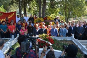 Ta&ccedil;sız Kral, mezarı başında anıldı