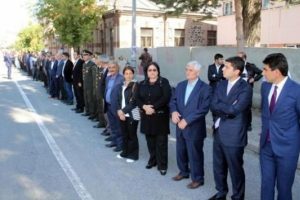 200 metrelik bayramlaşma kuyruğu