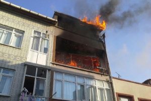 Yedikule'de apartmanda yangın paniği