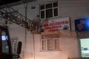 T&uuml;rk&ccedil;e, K&uuml;rt&ccedil;e ve Ermenice tabela yerine asıldı