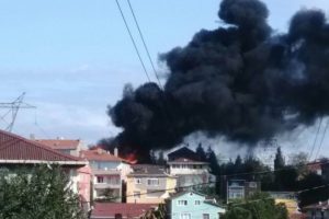 Kuşlar konmasın diye d&ouml;k&uuml;len zift yangına sebep oldu