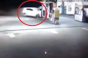 Otomobil benzin istasyonuna daldı!