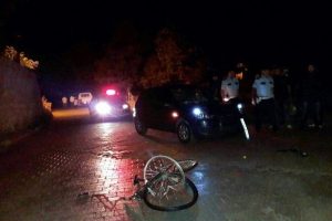 Otomobilin &ccedil;arptığı &ccedil;ocuk ağır yaralandı