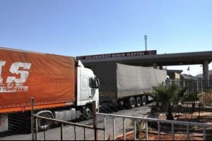 Yardım TIR'ları Cilveg&ouml;z&uuml;'nden ge&ccedil;ti