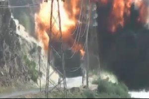 Hakkari'de bomba y&uuml;kl&uuml; ara&ccedil; imha edildi