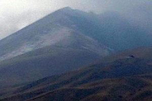 Erciyes Dağı'na ve y&uuml;ksek kesimlere dolu yağdı