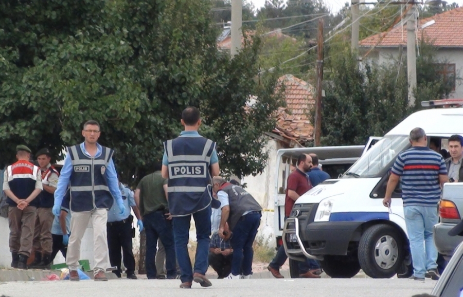 Arazi kavgasında dehşet sa&ccedil;tı: 4 &ouml;l&uuml;, 1 yaralı