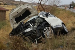 Aksaray'da iki otomobil &ccedil;arpıştı: 8 yaralı