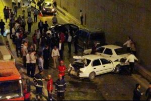 D&uuml;ğ&uuml;n konvoyunda zincirleme kaza: 5 yaralı