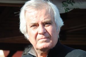 Tarık Akan hayatını kaybetti