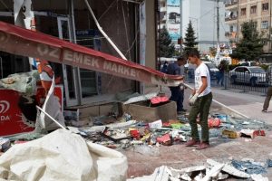 Van esnafı yaralarını sarıyor