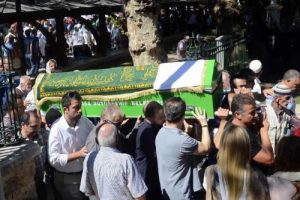 Bursaspor'un kurucularından Cemal Dik toprağa verildi