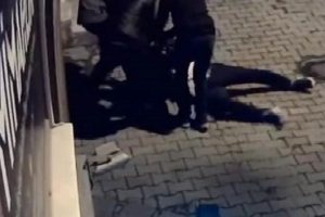 İstanbul Beyoğlu'nda gasp dehşeti kamerada