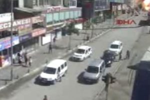 Van'da bombalı saldırıda dehşet anları