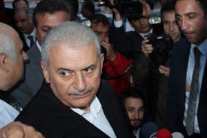 Başbakan Yıldırım'dan yaralı &uuml;steğmene ziyaret