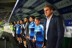 Hamzaoğlu, Bursaspor'un başında geriye d&uuml;şt&uuml;ğ&uuml; 5 ma&ccedil;ı &ccedil;evirdi