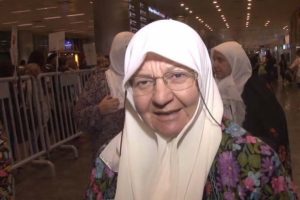 İlk hac kafilesi yurda d&ouml;nd&uuml;