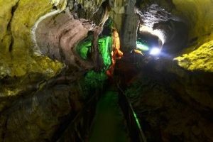 D&uuml;nyanın en uzun ikinci mağarasını 35 bin turist ziyaret etti