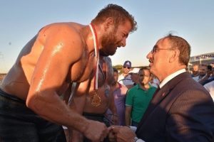 Bursa'daki Yalıntaş'ın başpehlivanı İsmail Balaban oldu