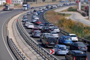 Tatil d&ouml;n&uuml;ş&uuml; Bursa Karacabey yolunda trafik kilitlendi