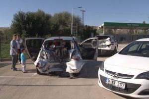 Ankara'da 7 ara&ccedil; birbirine girdi: 6 yaralı