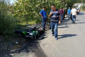 Zonguldak'ta duvarına &ccedil;arpan motosikletli yaralandı