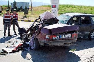 Tatilde 8 g&uuml;nl&uuml;k trafik kazası bilan&ccedil;osu: 68 &ouml;l&uuml;, 478 yaralı