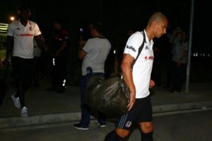 Beşiktaş 4 eksikle İzmir'de
