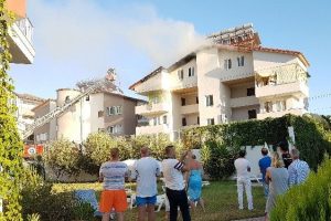 Apart otelde &ccedil;ıkan yangın korkuttu