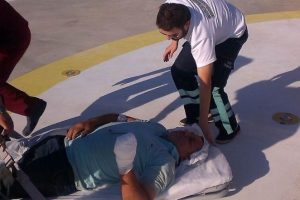 Kopan parmakları ambulans helikopter ile hastaneye yetiştirildi