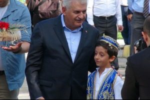 Başbakan'ın mesajında 'farklı d&uuml;ş&uuml;nce' vurgusu