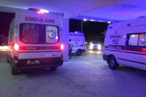 Otomobiller kafa kafaya &ccedil;arpıştı: 1 &ouml;l&uuml;, 7 yaralı