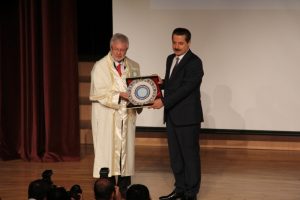 Bakan &Ccedil;elik Bursa'da konuştu: "Aydın olmak i&ccedil;in &ouml;nce insan olmak gerekir"
