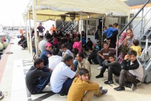 &Ccedil;anakkale'de 61 ka&ccedil;ak g&ouml;&ccedil;men yakalandı