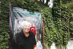 Kurucusu olduğu okulda h&uuml;z&uuml;n vardı