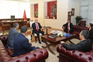 Kılı&ccedil;daroğlu eczacılarla g&ouml;r&uuml;şt&uuml;
