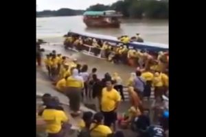 Turist teknesi battı: 15 &ouml;l&uuml;