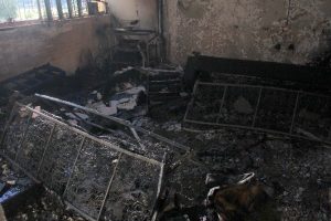 Bayram tatiline giden yaşlı &ccedil;iftin evi k&uuml;l oldu