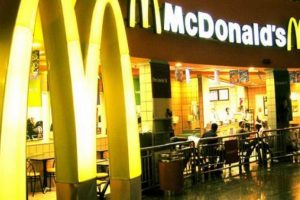 AB, Mc Donald's'ın peşinde