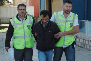 Sevdiğine kavuşamadığı i&ccedil;in 3 ara&ccedil; kundakladı